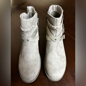 Sonoma Grayish Brown Booties - Size 5 - Women’s